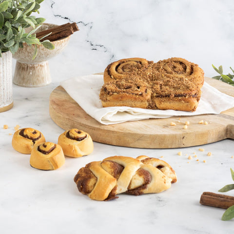 Il Uno Eats Cinnamon Buns